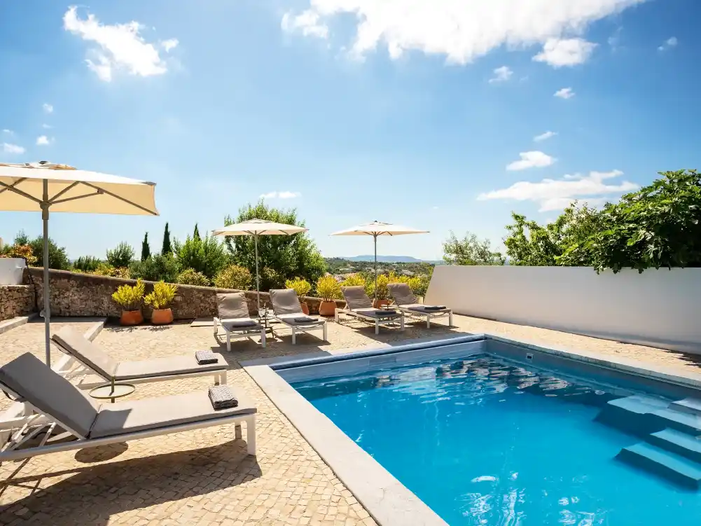 070225-FiberglassGuniteVinyl-2FiberglassPools fiberglass pools: the perfect blend of luxury and convenience