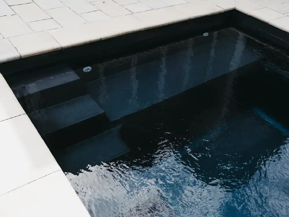 Choosing the right pool color: dark pool colors