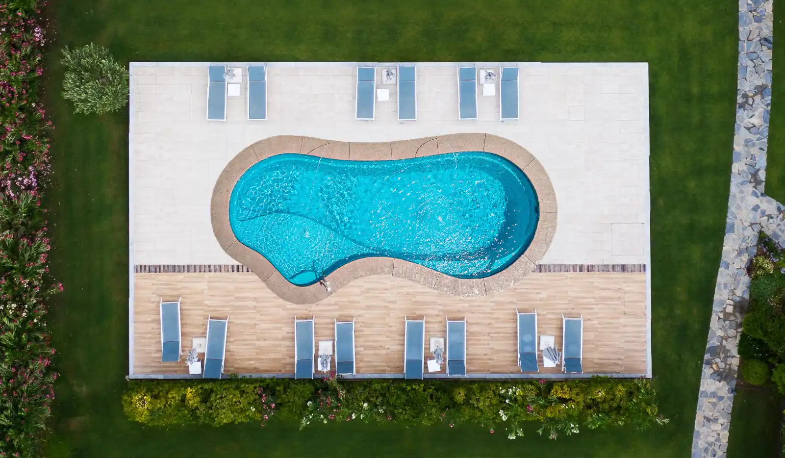 2025 pool design trends: transform your backyard with modern fiberglass pools