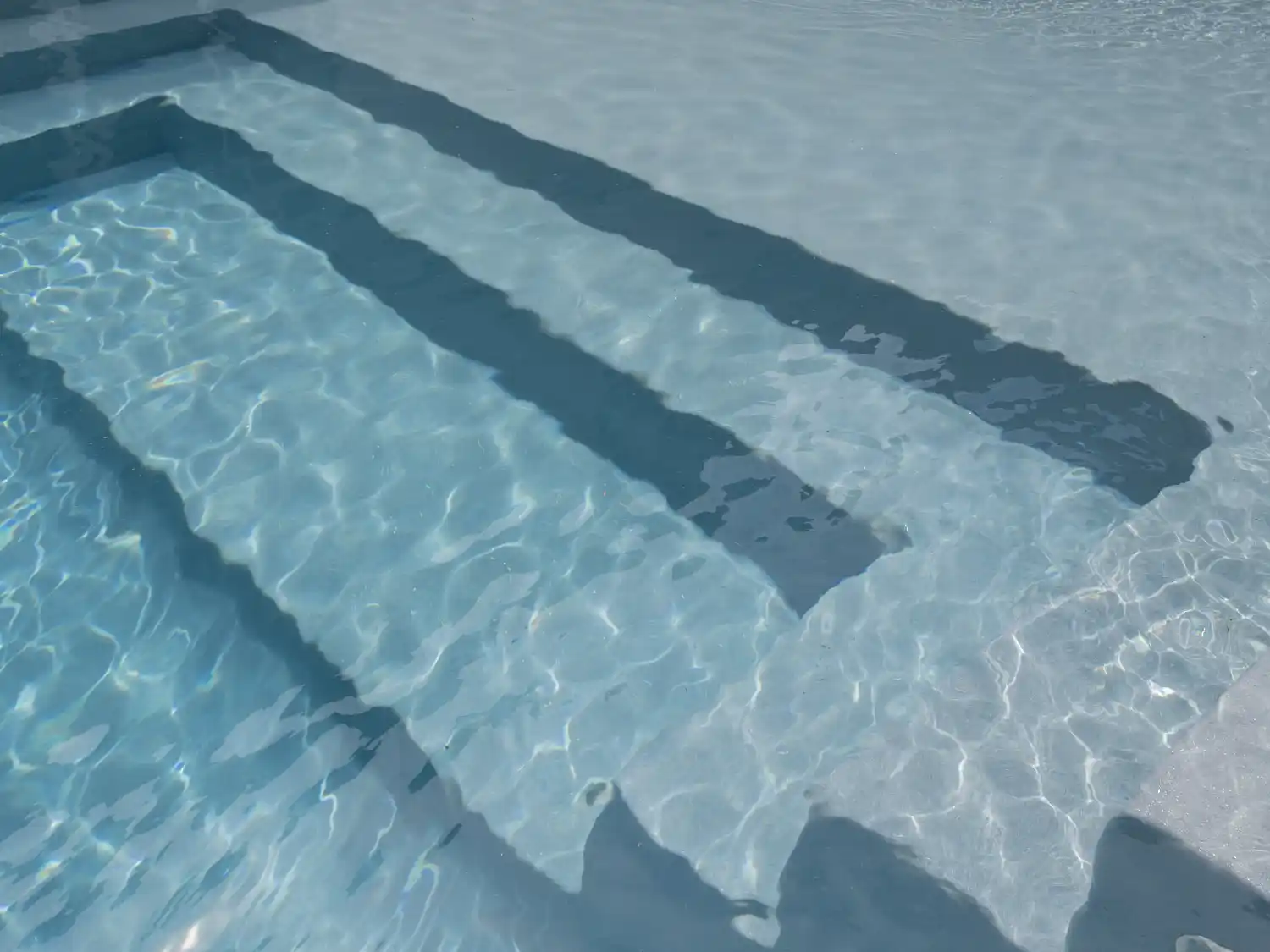 key elements of minimalist pool styles